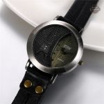 Montre steampunk avec touches parisiennes, design vintage