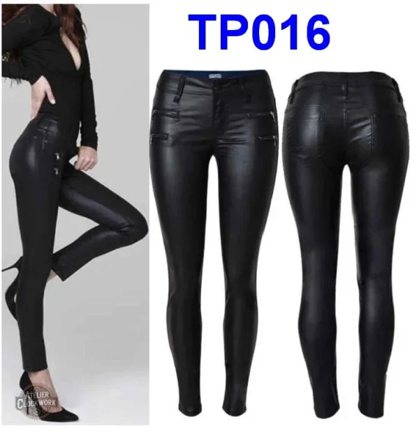 Pantalon femme à l'esthétique rock