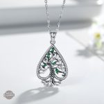 Pendentif arbre argenté au style steampunk