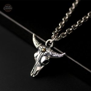 Pendentif audacieux au style steampunk masculin