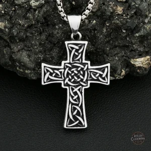 Accessoire steampunk : pendentif croix pour homme chic