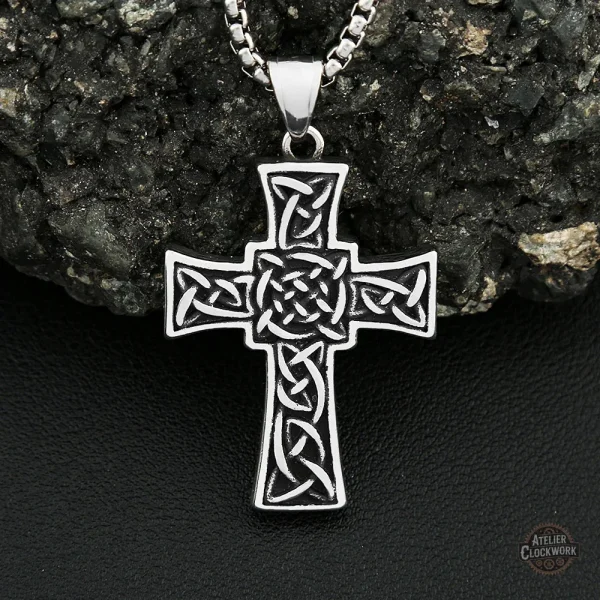 Accessoire steampunk : pendentif croix pour homme chic