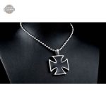 Collier steampunk homme, élégance avec Croix de Malte