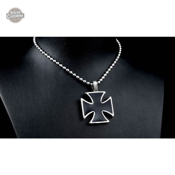 Collier steampunk homme, élégance avec Croix de Malte