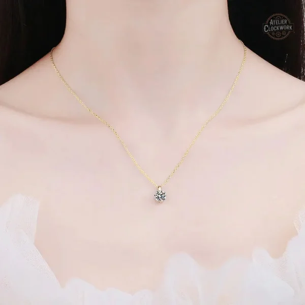 Bijou steampunk avec pendentif moissanite