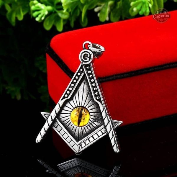 Conspiracy, pendentif audacieux pour l'homme stylé
