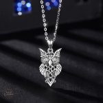 Hibou argenté en design steampunk pour femme