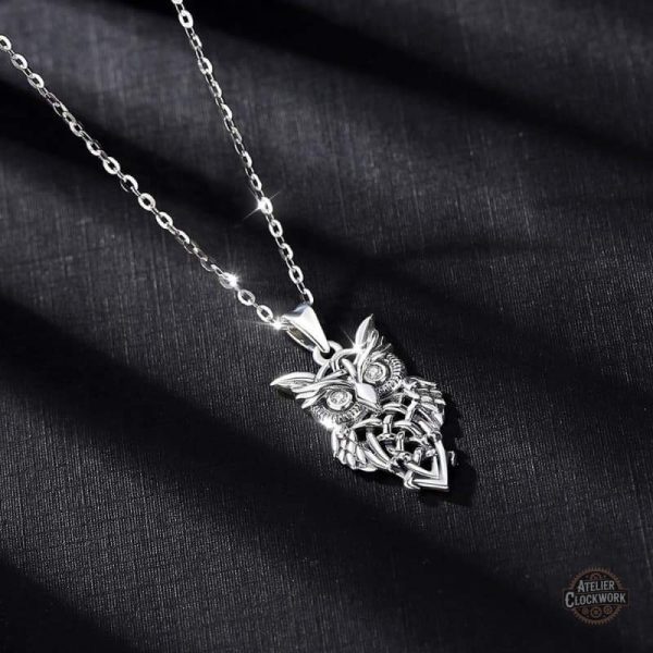 Bijou steampunk inspiré par un hibou en argent
