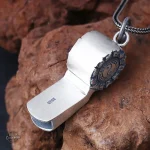 Sifflet en argent au style steampunk audacieux