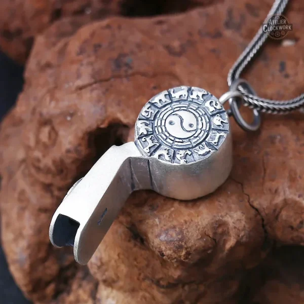 Pendentif steampunk pour une touche d'élégance masculine