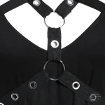 Vêtement noir à épaules dénudées pour un style gothique
