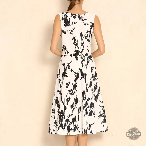 Robe blanche steampunk ornée de fleurs noires