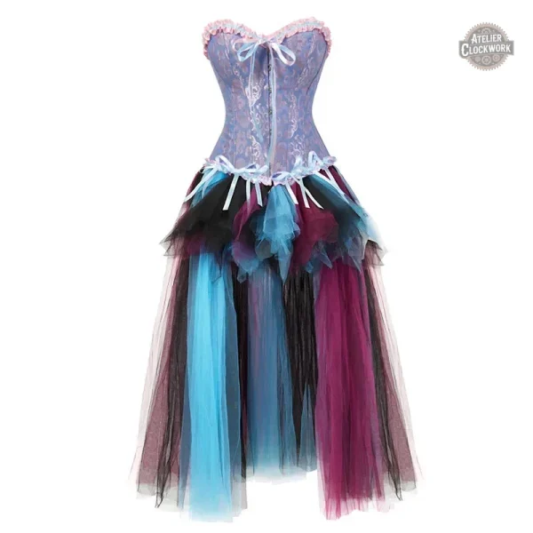 Style rétro avec une robe en tulle steampunk