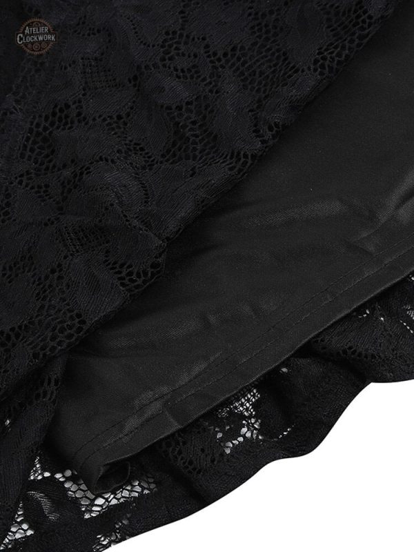 Robe de mariée noire avec touches rétro-futuristes