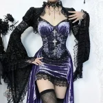 Robe violette en velours et dentelle pour femme