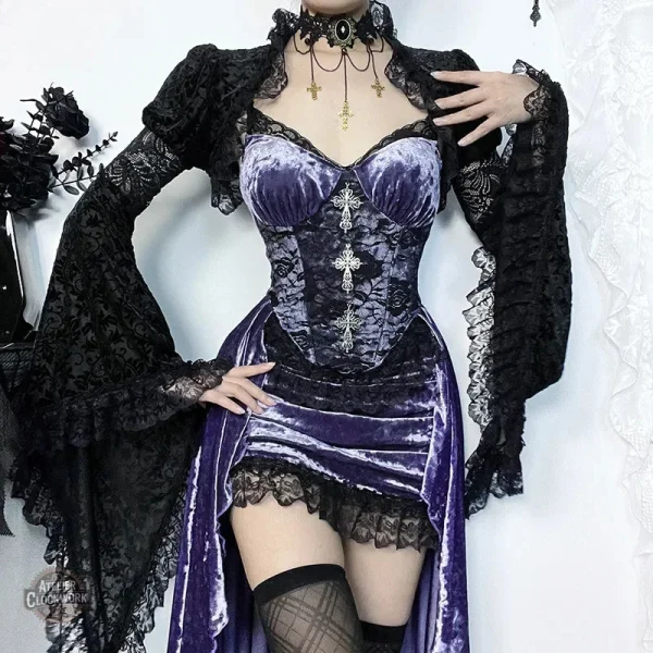 Robe violette en velours et dentelle pour femme