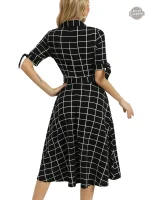 Robe noire chic à carreaux pour une allure sombre
