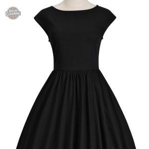 Robe noire femme gothique élégante en style steampunk