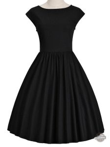 Robe noire avec design gothique et accents steampunk