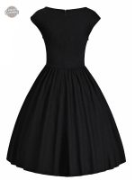 Robe noire femme avec touches vintage et futuristes