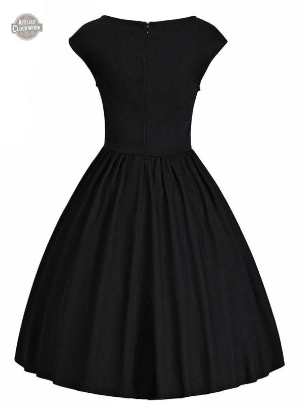 Robe noire femme avec touches vintage et futuristes