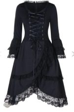 Robe féminine gothique, fusion de l'ancien et du futur