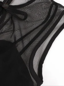 Robe gothique avec détails romantiques