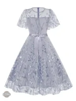 Robe longue en dentelle pour un look victorien