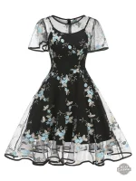 Robe bleue inspirée de la mode victorienne
