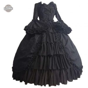 Robe avec col carré et design victorien chic