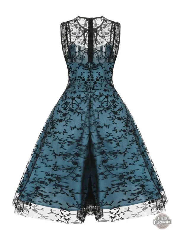 Robe Rococo en tissu riche et coloré