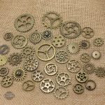 Rouages et accessoires pour une ambiance steampunk authentique