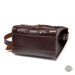 Sac vintage en cuir, style rétro-futuriste distinctif