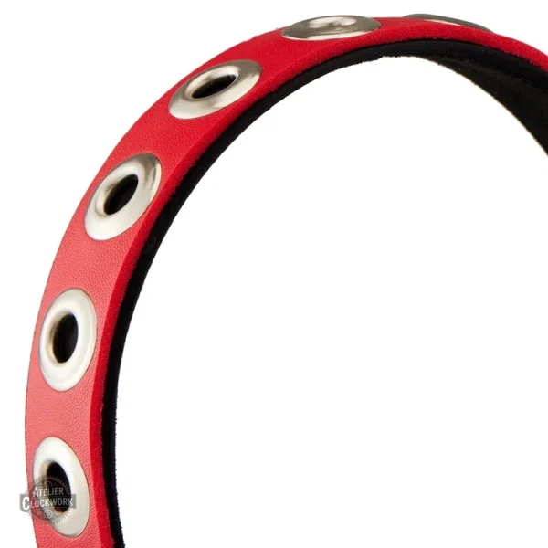 Accessoire punk avec rivets et œillets