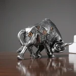 Objet d'art taureau steampunk avec détails raffinés