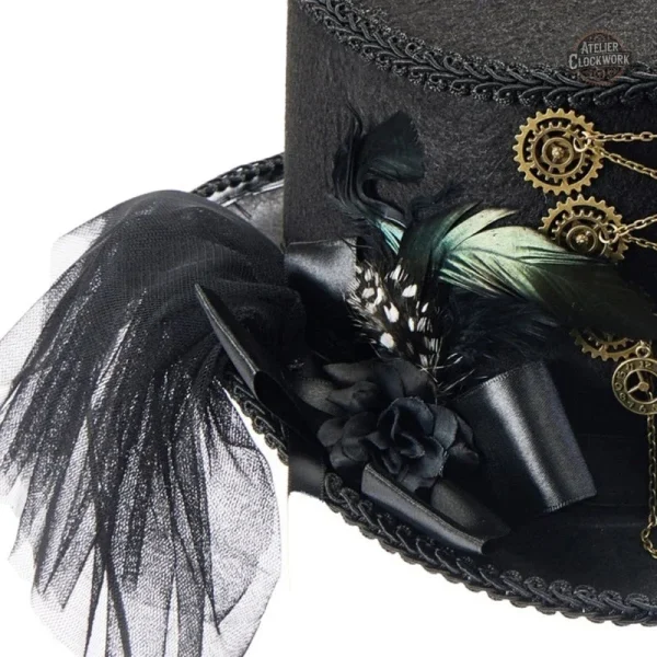 Chapeau magicien avec détails en métal et plumes