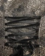 Veste gothique élégante avec brocart or