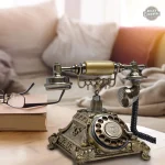 Téléphone au design unique dans la collection steampunk
