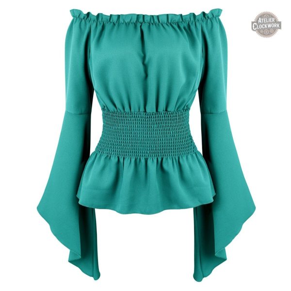 Style gypsy moderne dans un haut steampunk