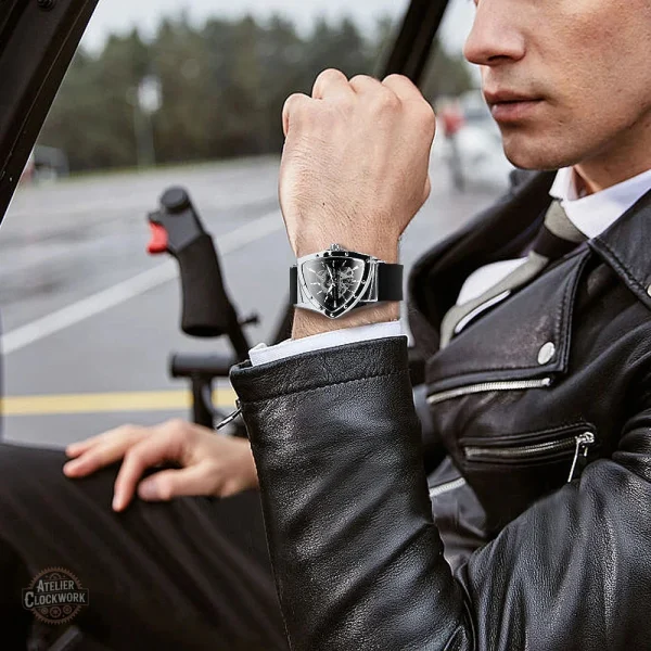 Montre Squelette pour homme au design triangulaire